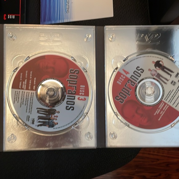 The Sopranos the complete first season 4 dvd set. - Picture 6 of 11